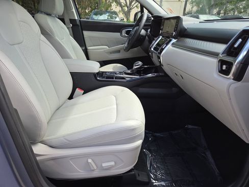 Used 2023 Kia Sorento SX AWD/4WD image 15