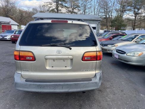 Used 2000 Toyota Sienna LE image 5