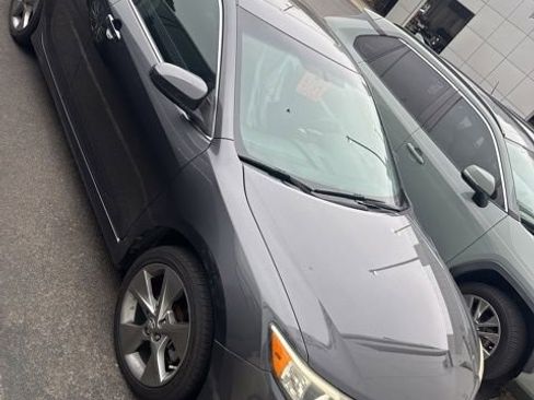 Used 2012 Toyota Camry SE w/ Leather Pkg FWD image 2