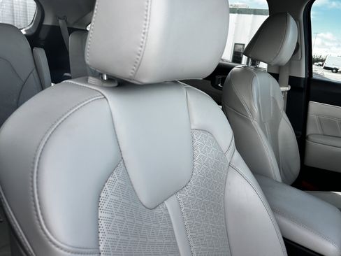 Used 2023 Kia Sorento SX AWD/4WD image 14