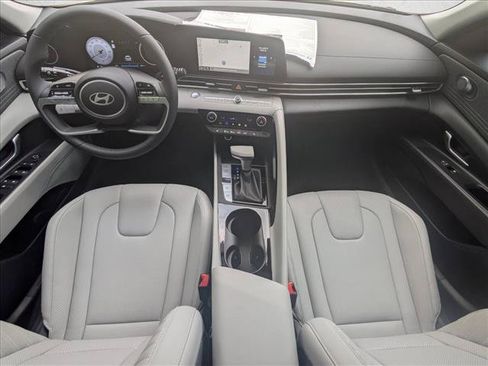 Certified 2025 Hyundai Elantra Limited FWD image 16