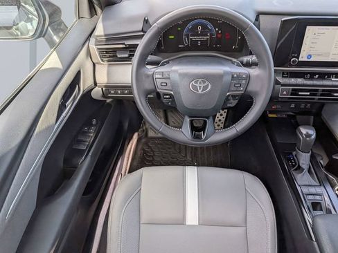 Used 2025 Toyota Camry SE FWD image 14