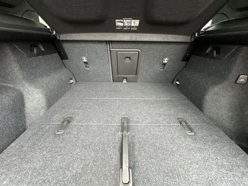 Used 2023 Volvo XC40 B5 Plus w/ Climate Package image 25