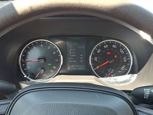 Used 2022 Toyota RAV4 XLE AWD/4WD image 14