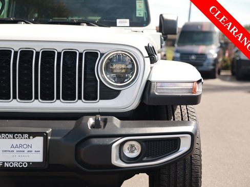 Used 2025 Jeep Wrangler Unlimited Sahara w/ Safety Group AWD/4WD image 6