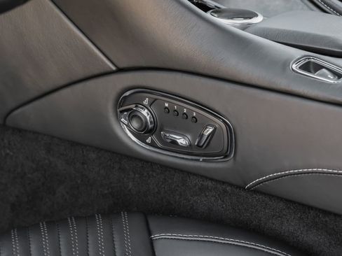 Used 2020 Aston Martin DB11 Coupe image 22