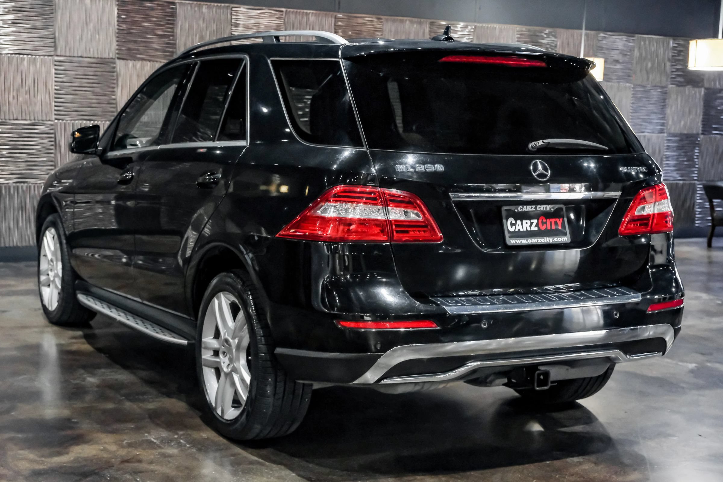 Used 2015 Mercedes-Benz ML 250 BlueTEC 4MATIC image 10