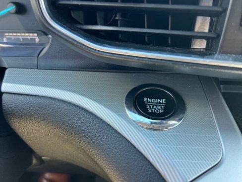 Certified 2022 Ford Explorer XLT w/ Equipment Group 202A image 15