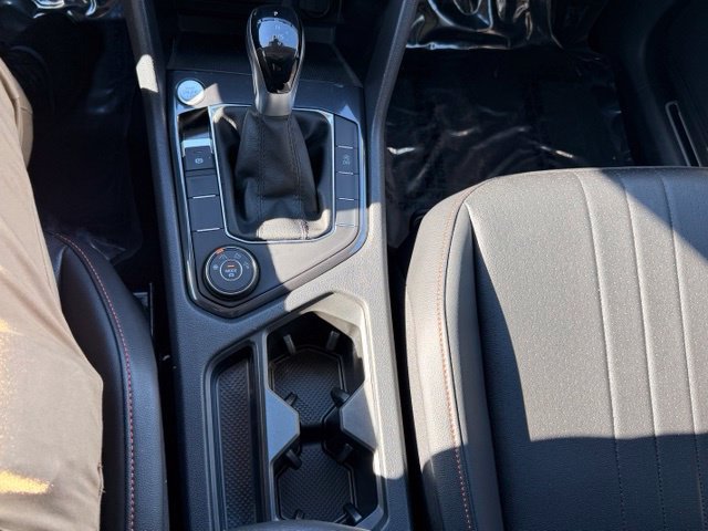 Certified 2024 Volkswagen Tiguan Wolfsburg Edition AWD/4WD image 33