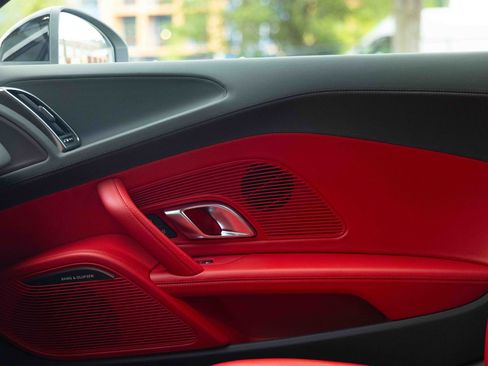 Used 2018 Audi R8 V10 RWD image 16