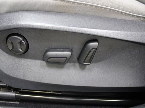 Used 2022 Volkswagen Taos SE image 17