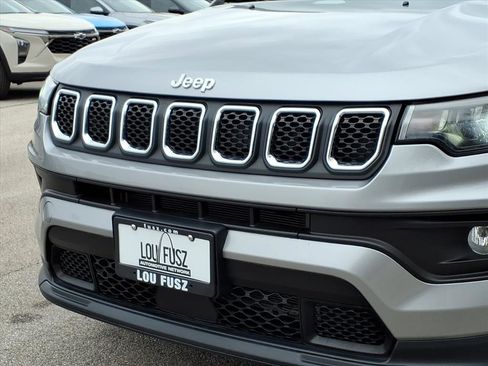 Used 2023 Jeep Compass Latitude image 34