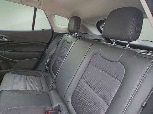 Used 2025 Chevrolet Trax LT w/ LT Convenience Package image 19