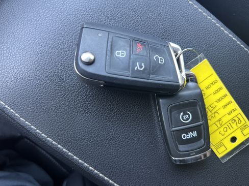 Used 2021 Volkswagen Tiguan SE FWD image 29