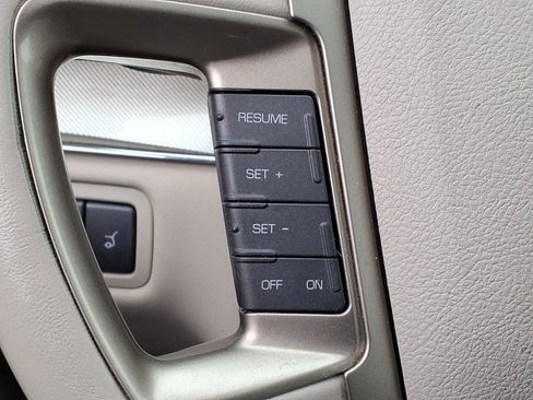Used 2012 Lincoln MKT AWD image 22