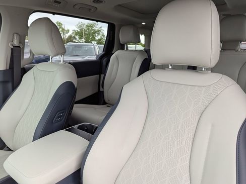 New 2026 Kia Carnival SX FWD image 23