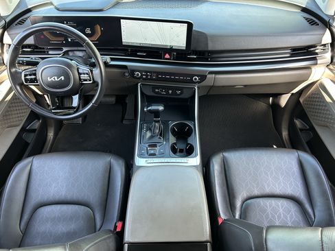 Used 2025 Kia Carnival FWD image 14