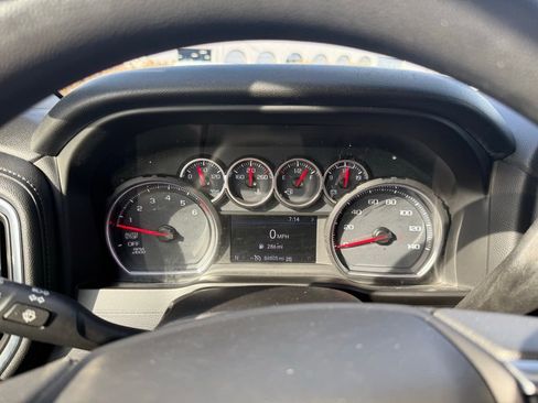 Used 2020 Chevrolet Silverado 1500 LT image 38