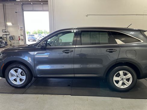 Used 2022 Kia Sorento LX AWD/4WD image 9