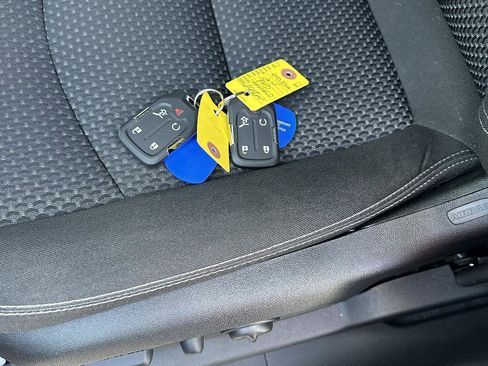 Used 2024 GMC Terrain SLE w/ Driver Convenience Package image 13