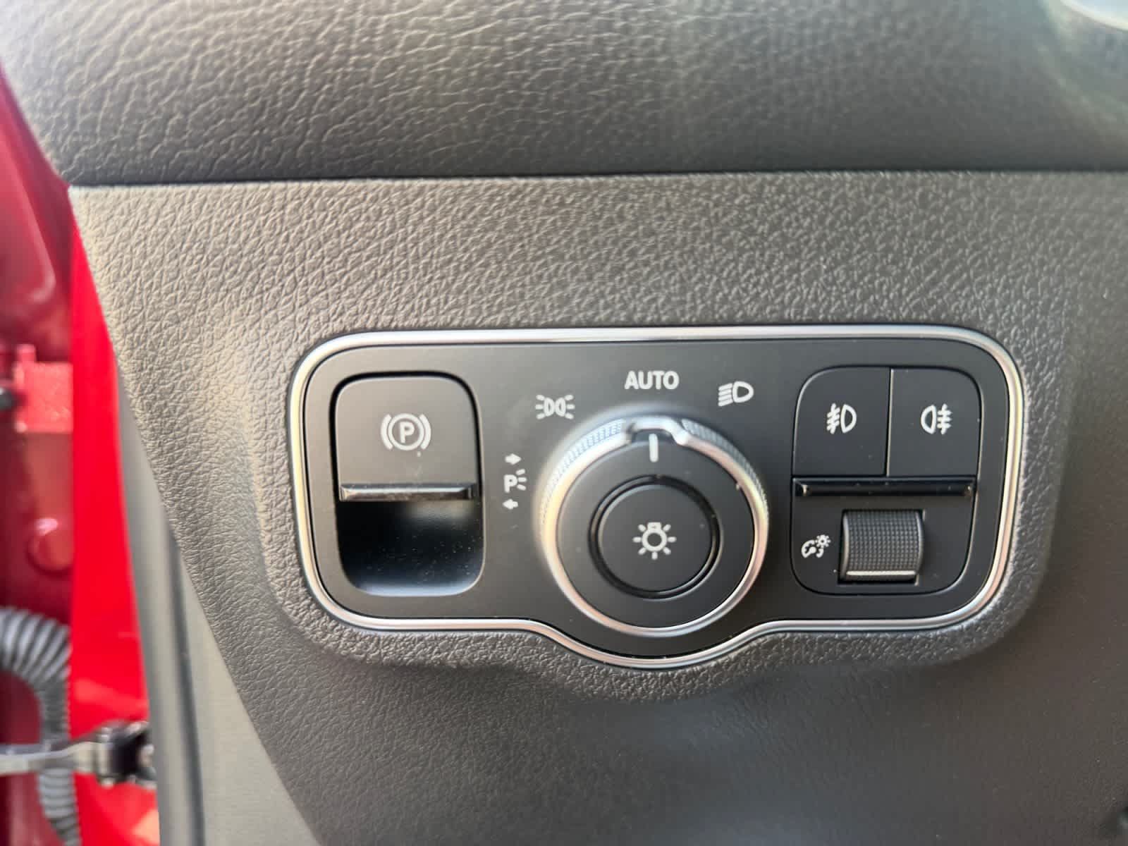 Used 2022 Mercedes-Benz GLB 250 4MATIC image 30