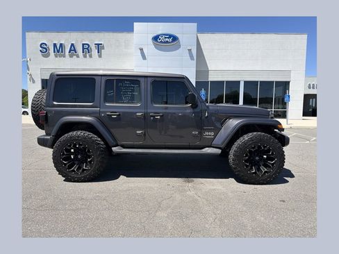 Used 2019 Jeep Wrangler Unlimited Sahara AWD/4WD image 1