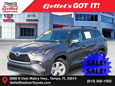 Used 2022 Toyota Highlander LE image 1
