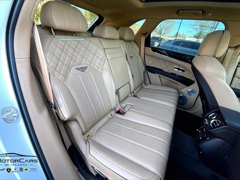 Used 2021 Bentley Bentayga image 24