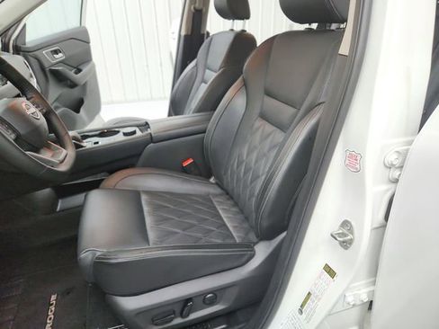 Used 2026 Nissan Rogue Platinum w/ Platinum Premium Package AWD/4WD image 19