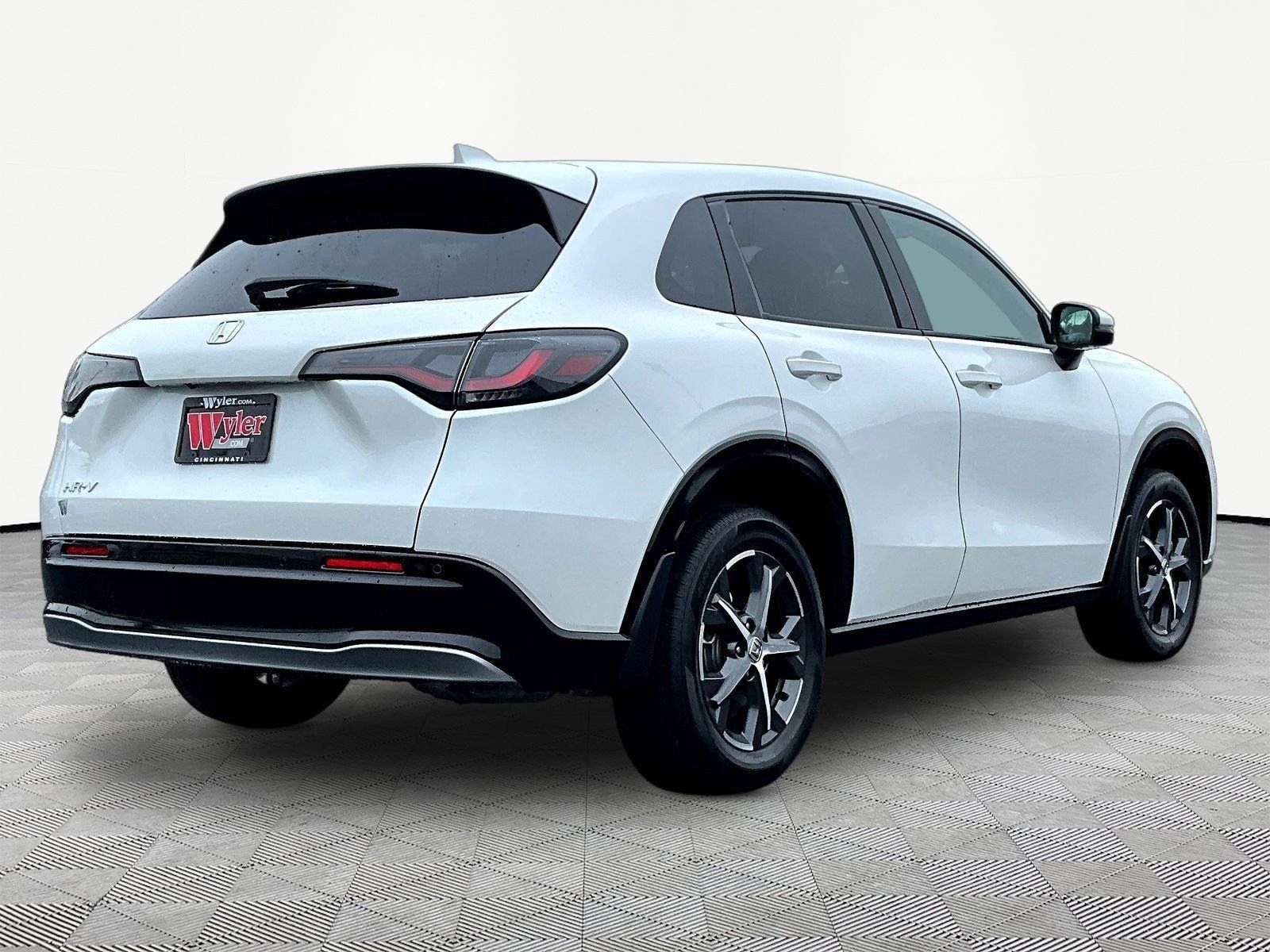 Used 2025 Honda HR-V EX-L image 6