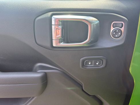 New 2025 Jeep Gladiator Sport image 11