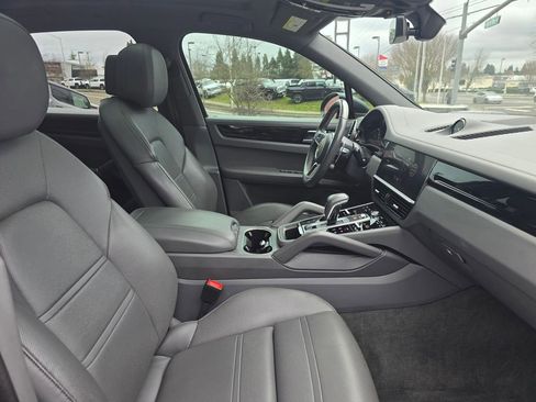 Used 2022 Porsche Cayenne E-Hybrid image 49