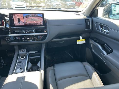 New 2026 Nissan Pathfinder SL w/ SL Premium Package image 12