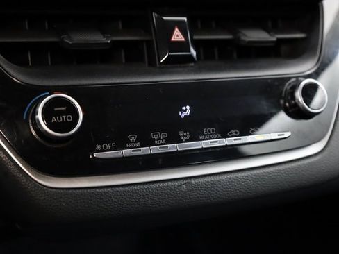 Used 2021 Toyota Corolla LE image 17