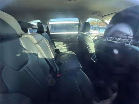 Used 2023 Kia Sorento S image 4