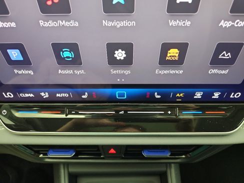 New 2025 Volkswagen Tiguan SE image 23