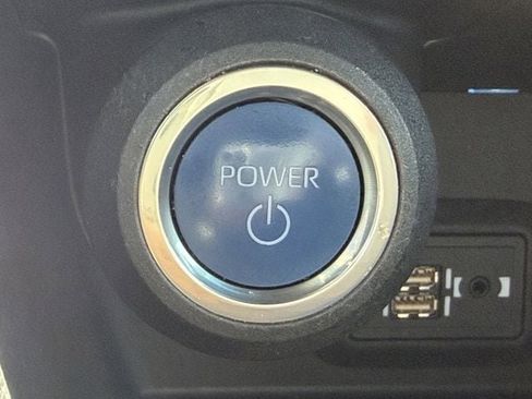 Used 2022 Toyota Venza XLE image 20