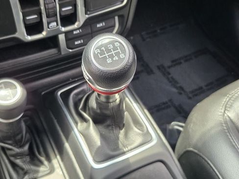 Used 2020 Jeep Wrangler Unlimited Sahara AWD/4WD image 17