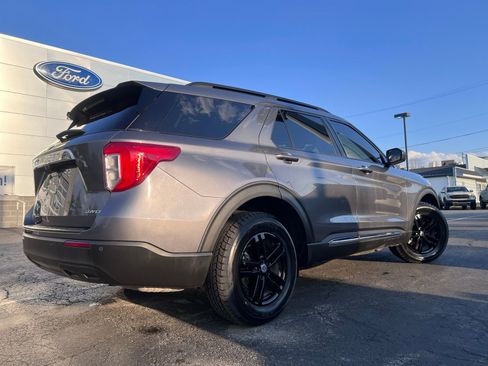 Used 2022 Ford Explorer XLT image 14