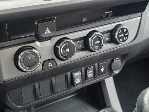 Used 2018 Toyota Tacoma TRD Off-Road image 30