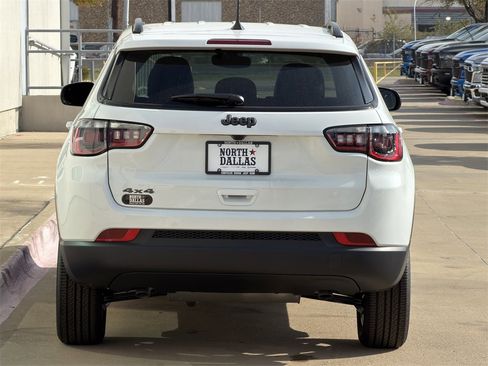 New 2026 Jeep Compass Latitude image 6