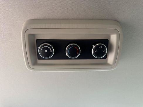 Used 2019 Dodge Grand Caravan SE w/ UConnect Hands-Free Group FWD image 28