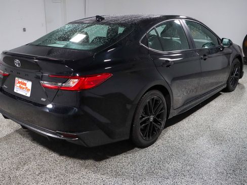 Used 2025 Toyota Camry SE FWD image 7