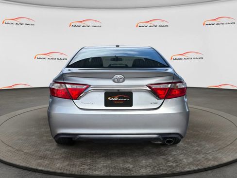 Used 2017 Toyota Camry XSE w/ Moonroof Package FWD image 9