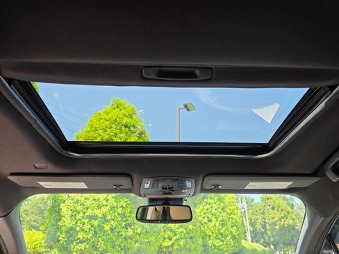 Used 2021 Toyota Sienna XLE image 27