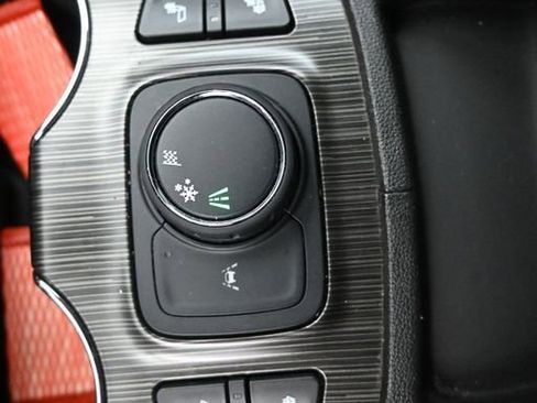 Used 2023 GMC Acadia SLT image 33