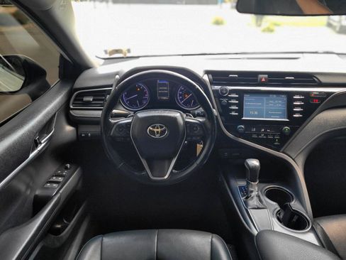 Used 2019 Toyota Camry SE FWD image 9