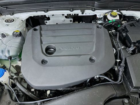 Used 2025 Volvo XC40 B5 Plus AWD/4WD image 35