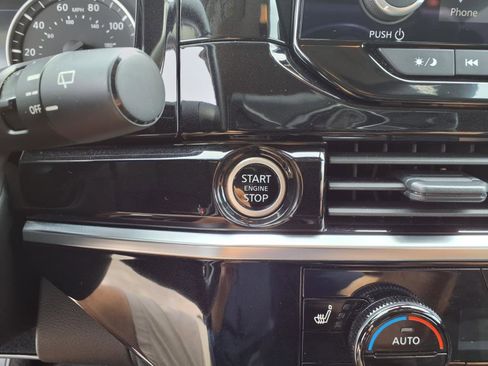 Used 2024 Nissan Pathfinder SV image 17