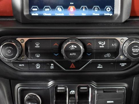 Used 2022 Jeep Wrangler Unlimited Rubicon w/ LED Lighting Group AWD/4WD image 39